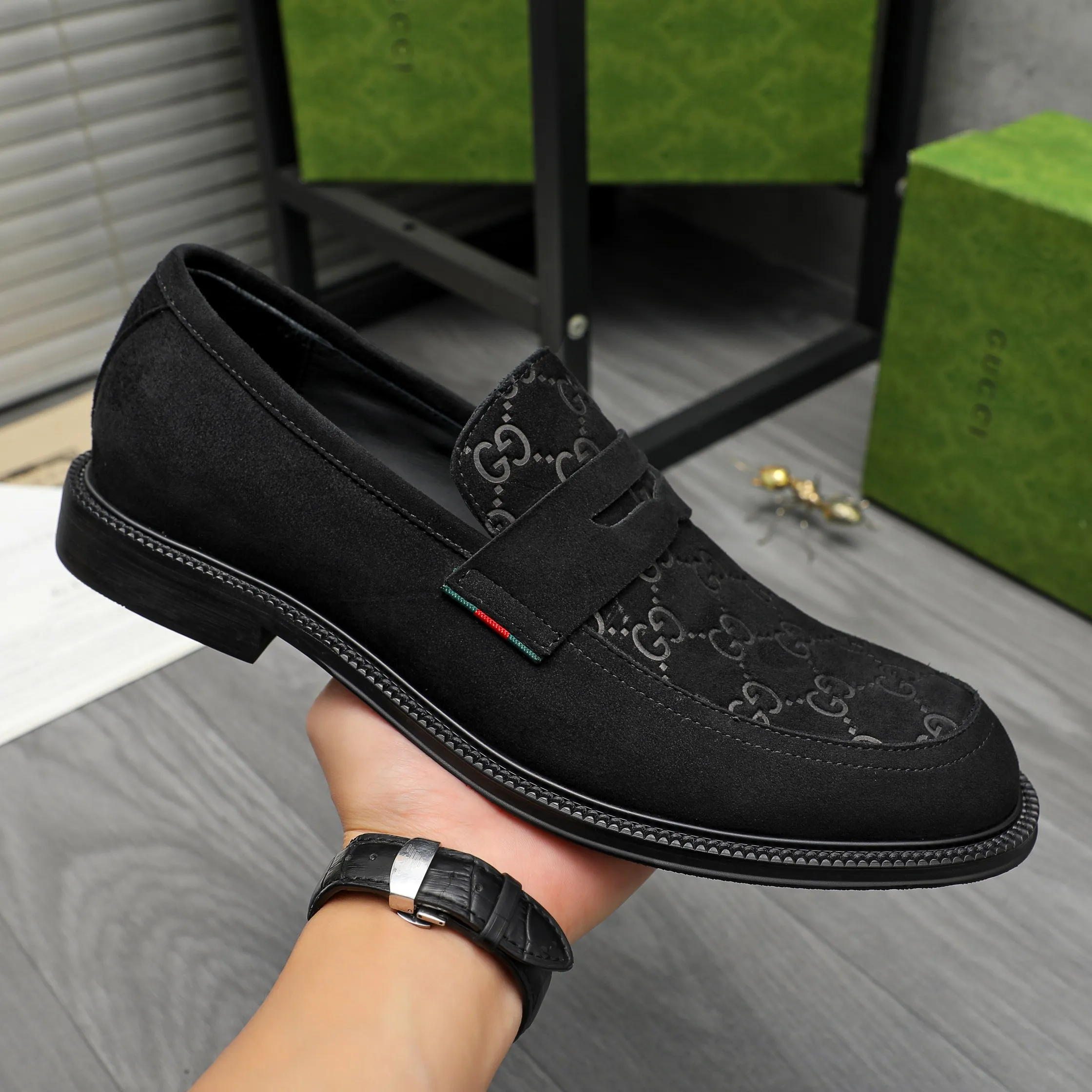 Men's shoes 💰p500 Product trademark: GUCCI "Gucci" business slip-on leather shoes Regular size: 38-46 (38.45.46 custom-made, non-returnable) Product materials: Selected frosted cowhide embossed upper, cowhide lining, original rubber outsole